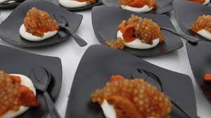 Sin embargo en españa la variedad de tapas es tanta que incluso se sirven pequeñas cazuelitas con paella, estofado, guisos. El Erizo Crece Al Amparo De La Alta Cocina Javier Rivera Sobremesa El Progreso De Lugo Periodico Lider De Lugo Y Su Provincia