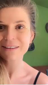 I'm ready to send this remodeled fretless (from recent posts) to Lyon to  swap with its twin. Amélie (an amazing photographer btw) is not down with  the plan 😂 #waitforit #garneroguitars #letstrade ...