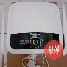Garansi berlaku jika melakukan maintenance secara berkala di ariston authorized service center call 1500986 (minimal sekali dalam setahun). Water Heater Ariston 15 Liter An2 15 Rs 350w Pemanas Air 25 Liter Shopee Indonesia