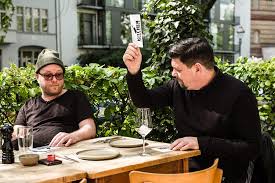 Kitchen impossible ist eine kochshow des fernsehsenders vox. Kitchen Impossible Tim Malzer Tritt Gegen Max Strohe An
