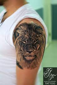 Tattoo Tatuaggi Realistic Migliore Napoli Realistici Tatuaggibiancoenero Blackewhitetattoo Lion Shoulder Tattoo Lion Head Tattoos Lion Tattoo Sleeves