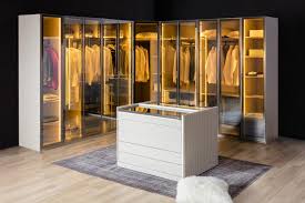 Giyinme odanızda alanınız dar ise gömme ve sürgü kapılı dolaplar tercih edebilirsiniz. Puzzle Moduler Giysi Dolabi Krem Berrak Mobilya