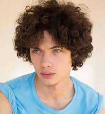 Nonostante questi punti, i capelli ricci offrono molti . Tagli Capelli Uomo Ricci Foto Qnm