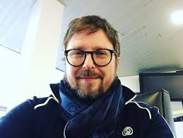 На этот раз мы у входа в суд и нацгвардия нас прозевала. Sharij Anatolij Anatolijovich Vikipediya