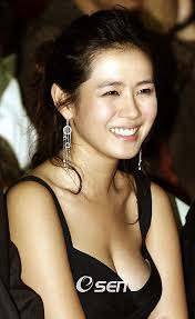 Son ye jin'in ajansı, son ye jin ve hyun bin'in birlikte alışveriş yaparken bir mağazada çekilen fotoğrafları ile birlikte yayılan sevgili iddiaları hakkında bilgi verdi. Son Ye Jin 2019 Son Ye Jin Hyun Bin