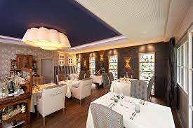 Daun maar group and schalkenmehrener maar are also within 6 mi (10 km). Ob Kucher S Weinwirtschaft Die Heimatbuhne Oder Ein Aussergewohnliches Kulinarium Im Gourmetrestaurant
