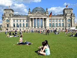 He closed the highway towards berlin. Reichstag Berlin De
