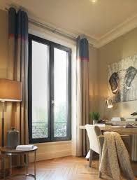 Une Fenetre Moderne Qui Reussit Parfaitement Son Mariage Avec L Ancien Fenetre 2 Vantaux Alumin Renovation Fenetre Rideau Porte Fenetre Fenetre Double Vitrage