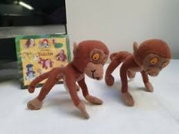 Durante l'attività fisica, l'abbigliamento adatto aiuta a mantenere alto il livello delle performance, garantendo al contempo il massimo comfort. Spielzeug Mcdonalds Tarzan Happy Meal Junior Tute 2000 Plusch Affen Ovp Ebay