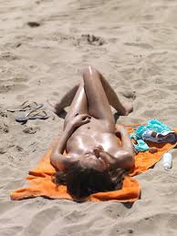Amateur Fotos von nackten Frauen beim Sonnenbaden am Strand