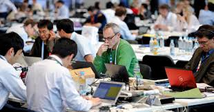 Kurzzeitig kam es zu einem gerangel zwischen polizisten und demonstranten. G7 G7 Summit Media Centre