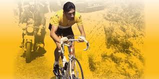 Quant au dernier maillot jaune, il sera à l'effigie de l'arc de triomphe, symbole de l'arrivée qui se tient sur les. Origine Histoires Chiffres Les 100 Ans Du Maillot Jaune