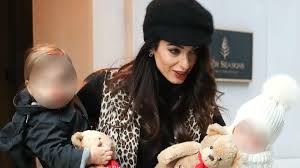 Amal clooney's sister tala alamuddin and her second husband nico letallec donated the embryo of the male known as 'alexander clooney.' tala who was born in 1972, has three children from her first marriage to lebanese nagi hamiyeh and a son luca letallec born in 2015 from her second marriage. 18 Monate Alt So Gross Sind Amal Clooneys Zwillinge Schon Promiflash De