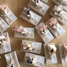 Wedding Favor Gift Boxes With Pampas Grass And Dried Flowers Weddingfavorshop Wedding Favor Gift Boxes Flower Box Gift Flower Gift