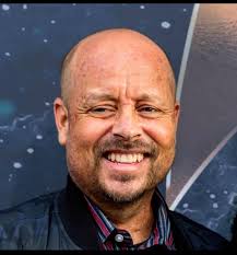 I met Aron at a few Vegas conventions...always a smile for you!