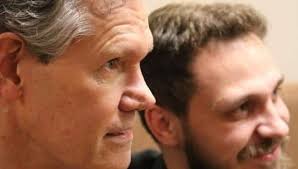 Naples singer offers Randy Travis an impromptu duet partner