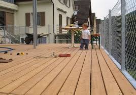 Balkon Terrasse Holzrost Gelaender Maschendraht 10 Balkon Terrasse Holzboden