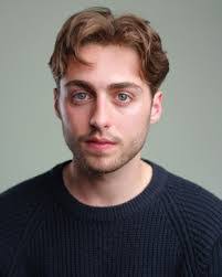 Desmond Curry's Instagram, Twitter & Facebook