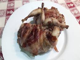Difine dining lovers la carne di quaglia contiene per 100 grammi circa 227 calorie, 14 g di grassi (di cui 4 g saturi, 3,5 g polinsaturi e 4,9 g monoinsaturi). Quaglie Al Forno Ricetta Quaglie Al Forno Di Fragolosi