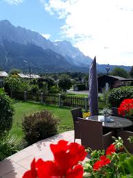 Aufgrund der durch die pandemie bedingten geringe präsenz unseres haus florian in diesem jahr, verzichten wir in diesem jahr auf den für anfang august geplanten betriebsurlaub. Gastehaus Florian Hotel Garni Grainau Zugspitze Garmisch Partenkirchen