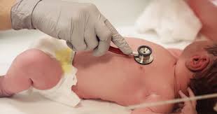 Dahinter stecken besonders oft atemwegsinfektionen, die durch viren ausgelöst werden. Erste Hilfe Bei Sauglingen Schwanger At