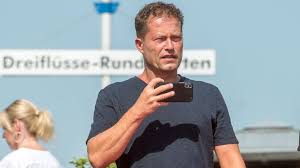 He is married with a former american birth name: Til Schweiger Dreht Actionfilm Mit Bruce Willis Der Spiegel