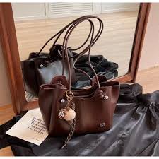Cek Tas Tote Bag Wanita NEW 2in1 Free Sling Bag Import Premium Kekinian WS  - LB 44 dengan harga Rp139.000. Dapatkan di Shopee sekarang!  https://s.shopee.co.id/8V6Mv7hqqY?share_channel_code=3