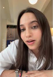 daniela moreira (@daniale_1520)