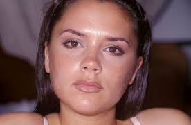 Cum arăta Victoria Beckham înainte să meargă pe mâna chirurgilor  plasticieni