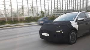 Aracın büyük bir kısmını karanlıkta bırakan teaser'lar, genel anlamda bayon'un tasarımını incelememize olanak sağlıyor. 2021 Hyundai Bayon