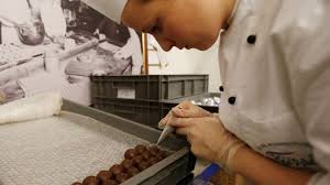 C'est agréable de passer du temps avec le patient, de le rassurer. Travail Manuel Patissier Bien Paye Vaut Mieux Qu Intello Precaire L Express L Expansion
