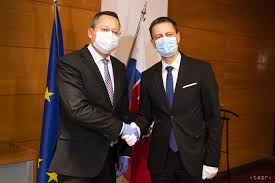 Eduard heger (on left) will be new prime minister of slovakia after swapping roles with current pm igor matovič (on right) news. Video Novy Minister Financii Eduard Heger Si Prevzal Rezort