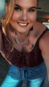 Who has live music today?