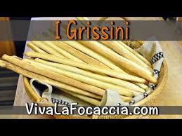 Vedrete da vicino anche come realizzare i grissini con lievito madre e vi sveleremo tante ricette golose con i grissini. Video Ricetta Grissini Fatti In Casa Vivalafocaccia Le Ricette Semplici Per Il Pane In Casa Grissini Fatti In Casa Grissini Ricette