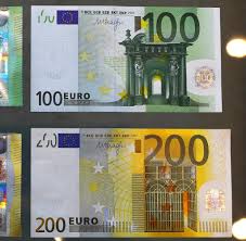 Die eurobanknoten wurden am ersten geltungstag, dem 1. Bargeld 200 Euro Scheine Werden Kleiner Aber Dafur Haufiger Welt