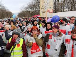 Verben, die entweder kein oder ein indirektes objekt benötigen (laufen, singen oder jemandem helfen. Krankenschwestern Und Pfleger Streiken Fur Mehr Lohn