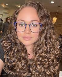 Whether your hair is naturally straight, textured or curly, here's how to achieve the most enviable and the wavy hair trend is now infiltrating our everyday styles. This Is Why Your Wavy Hair Won T Clump Naturallycurly Com