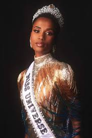 Zozibini tunzi (born 18 september 1993) is a south african model and beauty pageant titleholder who was crowned miss universe 2019. 5 Interesting Facts About Zozibini Tunzi The New Miss Universe Urban Woman Magazine