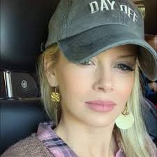 I can't decide if Annie or the flowers are prettier 🤔. #horsegirl