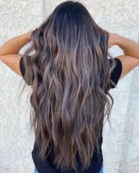 Il est possible de jouer sur 3 tonalités différentes, ou d'aller sur des couleurs plus sophistiquées comme le gris ou le violet, la clé étant de toujours fondre les couleurs et. 35 Idees Qui Vont Vous Convaincre De Passer Au Chatain Cendre Pou