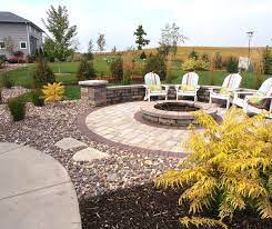 Find outdoor landscape and yard essentials at stauffers. Mckay S Blog Stone Mulch Vs Shredded Bark Mulch