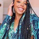 Petra Meek's Instagram, Twitter & Facebook