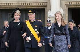 Devant les journalistes, la princesse héritière a laissé. Elisabeth De Belgique Apparition Remarquee Sur La Scene Internationale