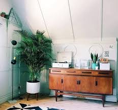 Zoe sugg was just 14 years old when she felt the room closing in around her. Inside Zoella S Stunning 1 7m Brighton Mansion A Year After Moving In With A Huge Copper Bath Quirky Artwork And Seven Bedrooms