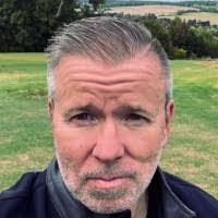 Scott Mackinder's Instagram, Twitter & Facebook