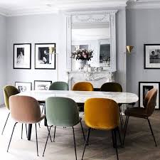 Sleek And Alluring Dinner Table Setting In The Chic Paris Apartment Of Mrs Lappartemen Beautiful Dining Rooms Scandinavian Dining Room Dining Room Inspiration