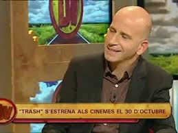 Marta solaz, óscar jaenada, judit uriach, david selvas, francesc ferrer, carla nieto není nikde online. Tv3 Divendres David Selvas I Judit Uriach A Trash Video Dailymotion