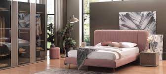 Üretilen modellerin ayrıca fonksiyonel bir özelliğe sahip olması modellerin daha işlevsel kullanımının önünü açmaktadır. Astoria Bedroom Set Enza Home