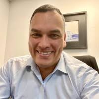 600+ perfiles de «Dan Urbina»