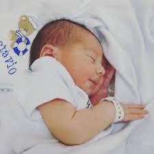 A Imagem Pode Conter Uma Ou Mais Pessoas Pessoas Dormindo Bebe E Close Up 38 Semanas Fotos De Bebes Parto Normal